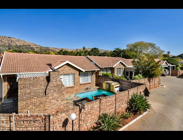 2 BEDROOM TOWNHOUSE SOLD IN FLORAUNA